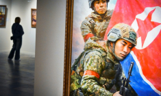 Exposition au musée des arts décoratifs de Moscou de peintures nord-coréennes, le 2 octobre 2025 ( AFP / Alexander NEMENOV )