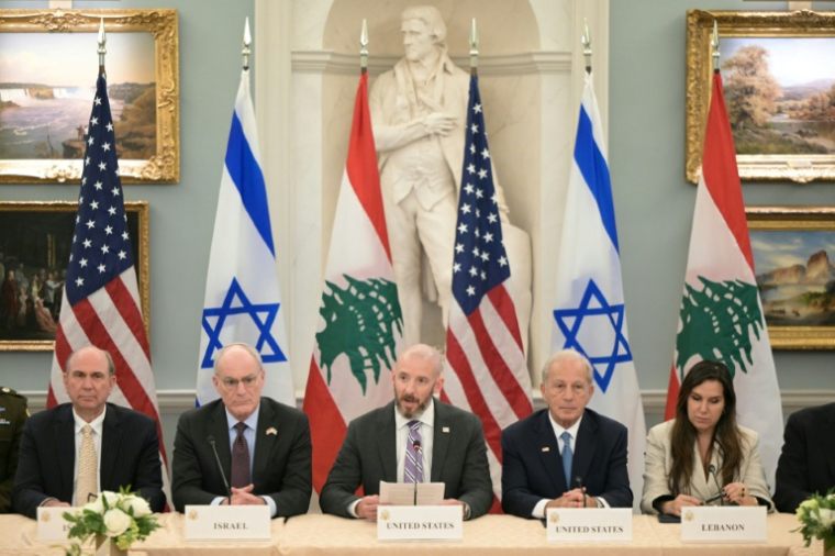 Les délégations israélienne et libanaise au département d'Etat, à Washington, le 3 juin 2026 ( AFP / Oliver Contreras )