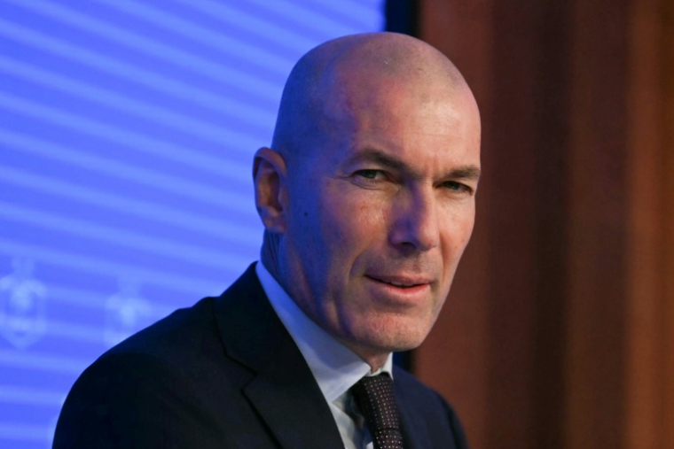 Zinédine Zidane, nouveau sélectionneur de l'équipe de France, au siège de la Fédération française de foobtall à Paris le 28 juillet 2026 ( AFP / LOU BENOIST )