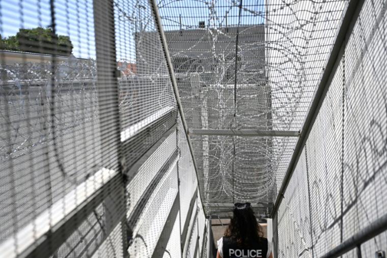 Dans le centre de rétention administrative de Nîmes le 24 juillet 2025 ( AFP / GABRIEL BOUYS )
