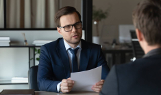 Le réexamen des dossiers de prêts immobiliers-iStock-fizkes.jpg