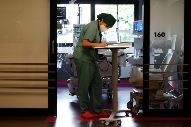 CORONAVIRUS/FRANCE: LA DÉCRUE DES PATIENTS EN SOINS CRITIQUES SE POURSUIT