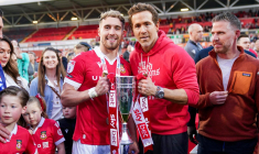 À Wrexham, Ryan Reynolds veut rester proche de ses joueurs