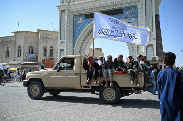 Des Afghans lors des célébrations du cinquième anniversaire du retour des talibans au pouvoir à Kaboul, le 15 août 2026 ( AFP / Sanaullah SEIAM )