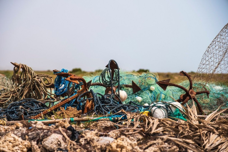 Une personne expropriée peut devoir payer la dépollution de son terrain (Crédits photo : Unsplash - Amin Safaripour )