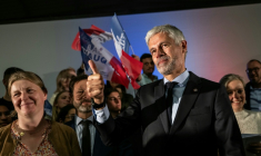 Le président du groupe parlementaire Droite Républicaine Laurent Wauquiez , à la fin de son dernier meeting de campagne pour la présidence du parti Les Républicains (LR) à Jonage, le 16 mai 2025 ( AFP / ARNAUD FINISTRE )