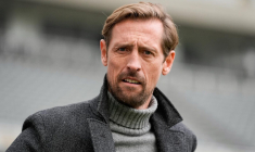 Quand Peter Crouch paye une tournée de mille pintes après un pari perdu