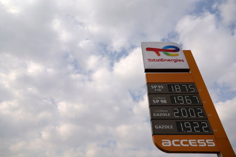 FRANCE: PRESSÉ PAR LE GOUVERNEMENT, TOTALENERGIES RELÈVE SA REMISE ESTIVALE SUR LES CARBURANTS