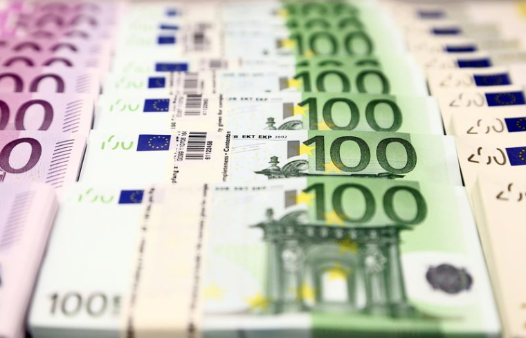 Des billets en euros sont présentés à la Banque nationale croate à Zagreb