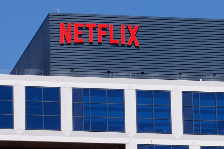 Le logo de Netflix sur un bâtiment à Los Angeles