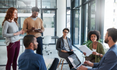 jeunes actifs (Crédits: Adobe Stock)