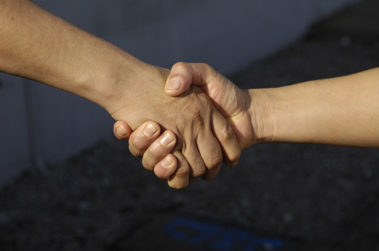La solidarité en investissant : un concept en vogue
