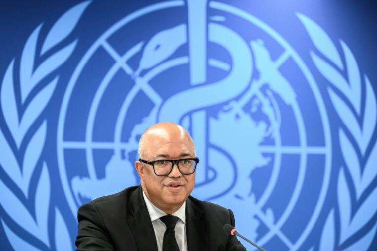 Chikwe Ihekweazu, directeur du programme de l'OMS de gestion des situations d'urgence sanitaire, lors d'une conférence de presse sur l'épidémie d'Ebola en RDC et en Ouganda, le 20 mai 2026 à Genève ( AFP / Fabrice COFFRINI )