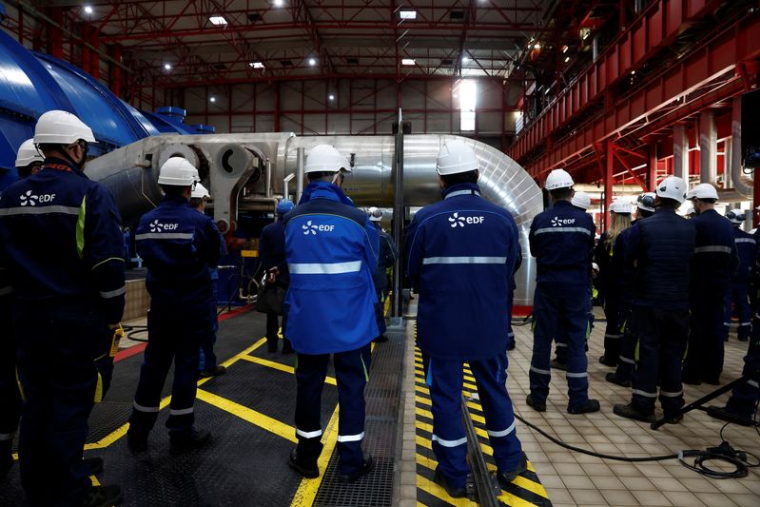 Des employés d'EDF lors d'une visite à la centrale nucléaire de Penly