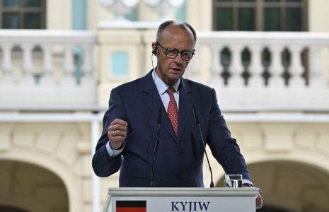 Friedrich Merz à Kiev, en Ukraine, le 10 mai 2025. ( AFP / GENYA SAVILOV )
