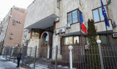 L'AMBASSADE DE FRANCE EN UKRAINE VA ÊTRE TRANFÉRÉE À LVIV, ANNONCE LE DRIAN