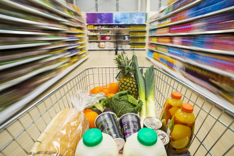 Le service personal shopper de Carrefour - iStock-John_Lamb