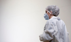 CORONAVIRUS: BAISSE DES HOSPITALISATIONS EN FRANCE, LES CONTAMINATIONS RESTENT STABLES