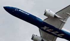 Un Boeing 777-9 au 54e Salon international de l'aéronautique et de l'espace de Paris à l'aéroport du Bourget près de Paris