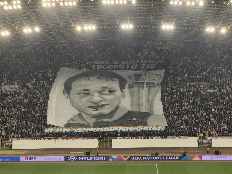 Quand les supporters croates rendent hommage à un militaire français