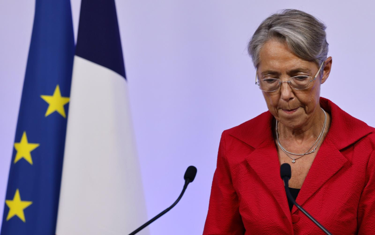 Malgré son élection dans le Calvados, Elisabeth Borne pourrait voir son poste menacé. ( POOL / Ludovic MARIN )
