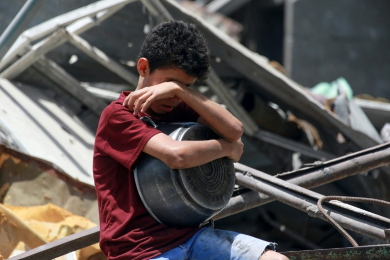 Lors d'une distribution de nourriture à Jabalia, dans le nord de la bande de Gaza, le 19 mai 2025 ( AFP / Bashar TALEB )