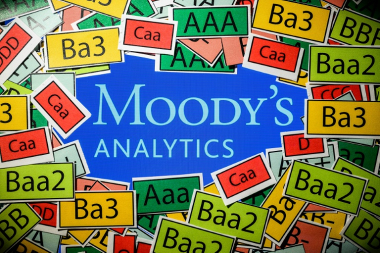 L'agence de notation Moody's a maintenu vendredi la note souveraine de la France, tout en abaissant la perspective de "stable" à "négative", lançant ainsi un avertissement au pays ( AFP / Lionel BONAVENTURE )