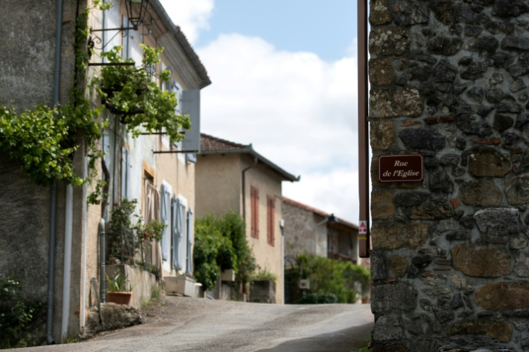 Là où les besoins en logements sociaux sont de plus en plus nécessaires, ce sont dans les zones prisées, où la demande et les prix explosent, comme les abords d'aires urbaines ou les régions touristiques ( AFP / Matthieu RONDEL )