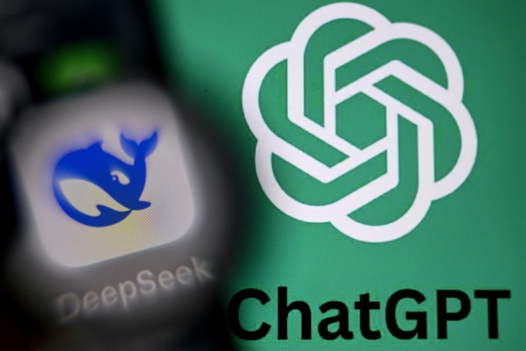 Aujourd'hui, Deepseek attire 4% des parts de marché dans le monde, selon le cabinet Similarweb. ChatGPT domine avec 68%, "Gemini" de Google suit à 18% ( AFP / Kirill KUDRYAVTSEV )