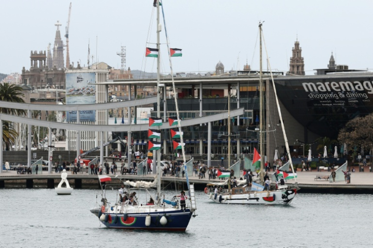 Des bateaux de la "flottille pour Gaza", le 12 avril 2026 dans le port de Barcelone ( AFP / Josep LAGO )