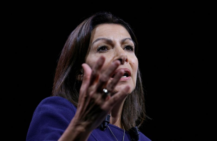 FRANCE/PRÉSIDENTIELLE: SÉGOLÈNE ROYAL SUGGÈRE À ANNE HIDALGO DE SE RETIRER