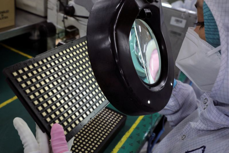 L'UE VEUT INVESTIR DES MILLIARDS D'EUROS DANS LES SEMICONDUCTEURS, DIT BRETON
