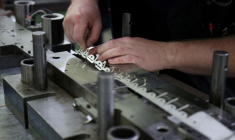 Photo d'archives d'un travailleur de l'usine de Brandauer