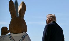Le président américain Donald Trump assiste à une célébration de la fête de Pâques le 6 avril 2026 à la Maison Blanche ( POOL / Brendan SMIALOWSKI )