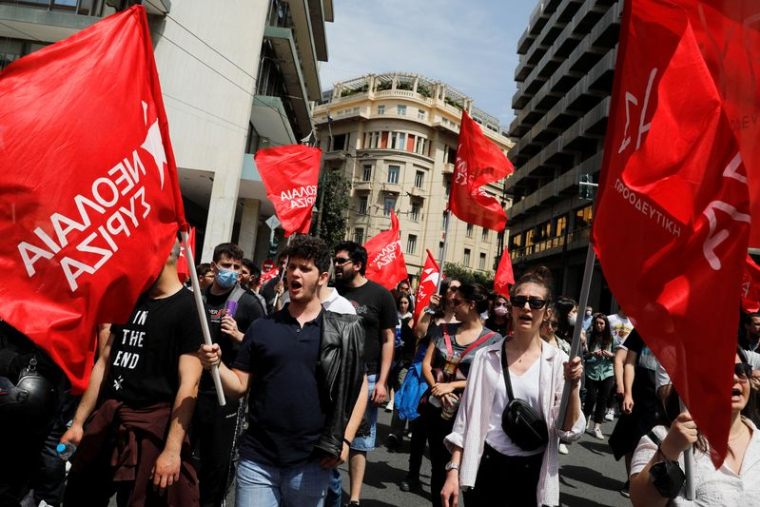 DES MILLIERS DE MANIFESTANTS À ATHÈNES CONTRE LA HAUSSE DU COÛT DE LA VIE