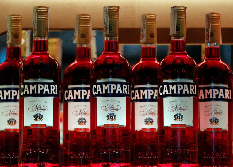Campari met en garde contre l'impact des droits de douane, voit 2025 comme une "année de transition"