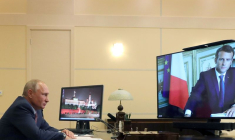 MACRON DIT QU'IL S'ENTRETIENDRA DANS LES PROCHAINS JOURS AVEC POUTINE