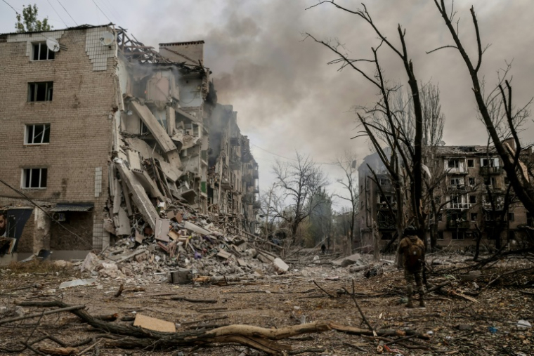 Après des frappes russes à Konstiantinivka, dans l'est de l'Ukraine, le 12 octobre 2025 ( 24th Mechanized Brigade of Ukrainian Armed Forces / OLEG PETRASIUK )