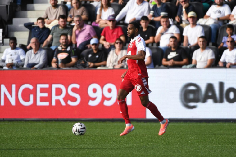 Buteur face à Angers, Labeau-Lascary termine à l'hôpital