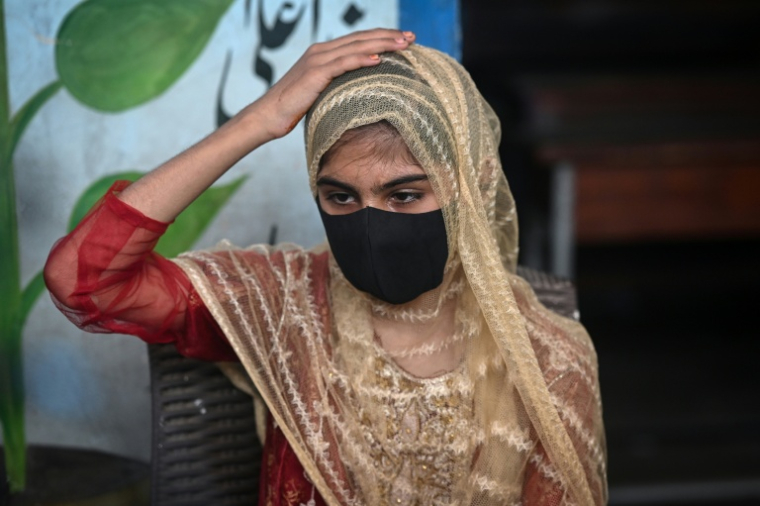 Sania, aide ménagère, lors d'une interview avec l'AFP à Karachi, le 31 juillet 2025 au Pakistan ( AFP / Rizwan TABASSUM )