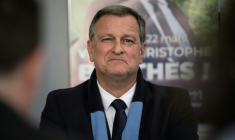 Le maire RN de Perpignan Louis Aliot le 18 mars 2026, à Carcassonne, dans l'Aude ( AFP / Ed JONES )