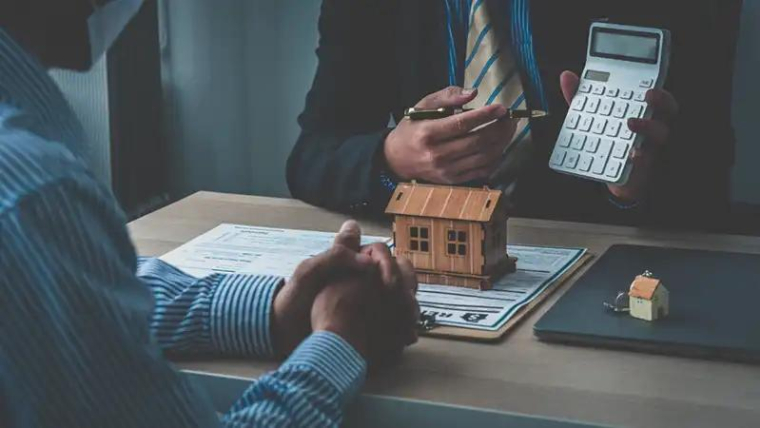 Immobilier : faut-il encore louer en longue durée ?