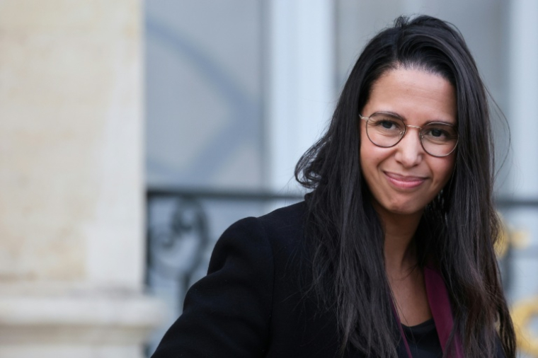 La ministre des Outre-mer, Naïma Moutchou  à sa sortie de l'Elysée le 22 octobre 2025. ( AFP / Ludovic MARIN )