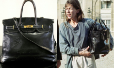 Cette combinaison de photos montre le sac Birkin ayant appartenu à l'artiste, pris chez Sotheby's à Paris le 2 juillet 2025 et Jane Birkin arrivant à l'Elysée avec ledit sac le 9 mai 1990 ( AFP / ALAIN JOCARD )