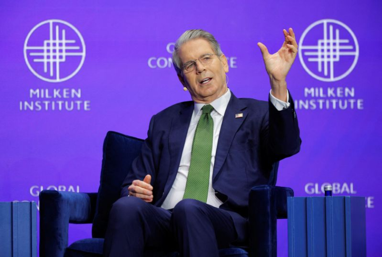 Scott Bessent s'exprime lors de la Milken Institute Global Conference 2025 à Beverly Hills