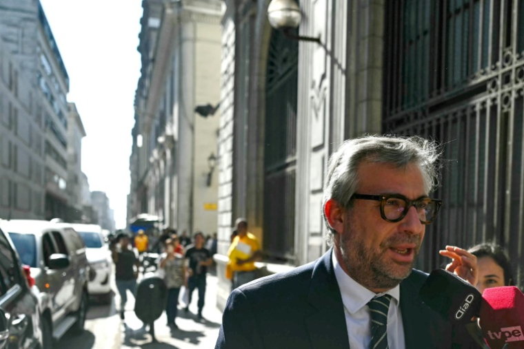 L'ancien chef de l'Office national des processus électoraux du Pérou (ONPE), Piero Corvetto, à son arrivée au parquet à Lima, le 21 avril 2026 ( AFP / ERNESTO BENAVIDES )