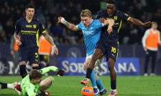 Naples laisse encore filer des points dans la course au titre