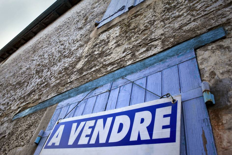 Un think tank prévoit une baisse de 20% de l'immobilier-iStock-JacquesPALUT