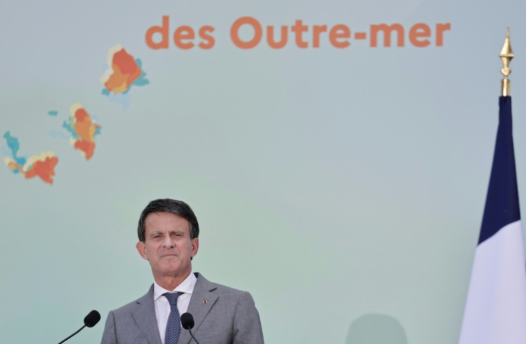 Le ministre des Outre-mer, Manuel Valls, le 10 juillet 2025 à Paris ( AFP / STEPHANE DE SAKUTIN )