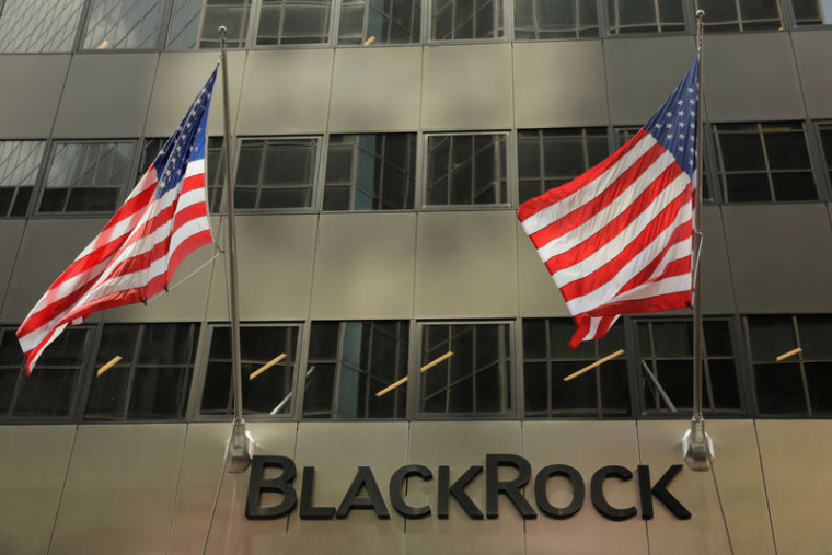 WEBHELP SUSCITE L'INTÉRÊT DE BLACKROCK ET D'EURAZEO